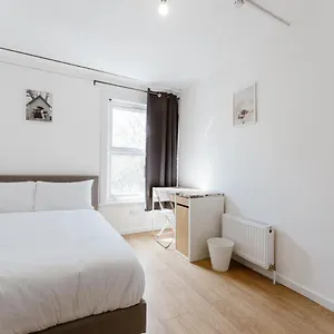 Gasthof Mile End Double 27, London